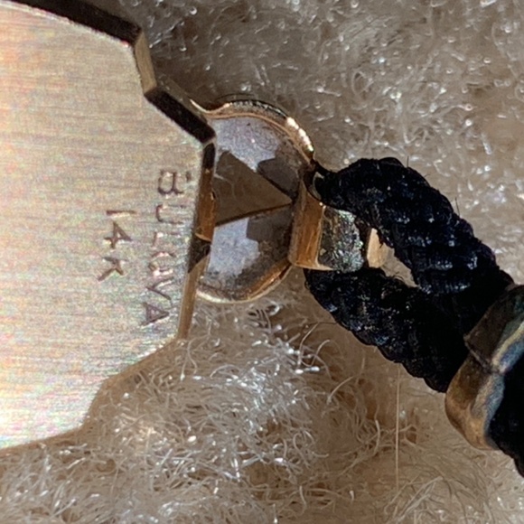 Women’s tiny 14k gold watch with strap band. - Picture 4 of 10